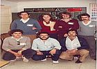 Esta fotografía corresponde al equipo que obtuvo las licencias de la Federación Española de Automovilismo celebradas en la Autoescuela Altabix por el año 1981 de Comisarios Deportivos y Técnicos, para poder celebrar competiciones Federadas en nuestra Ciudad, así como, en el resto del Territorio Nacional.