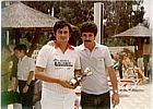 Piloto Antonio Galiano y Co-piloto Mariano Gomez después de recibir los trofeos en un rally.
